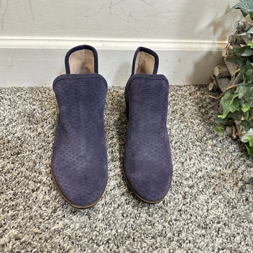 Lucky Brand Baley Purple Perforated Suede Leather Ankle Booties Size 6 M New